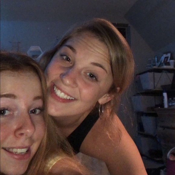 Meet your Posher, Lucy - Picture 2 of 3